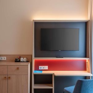 Zimmer mit Kingsize-Bett